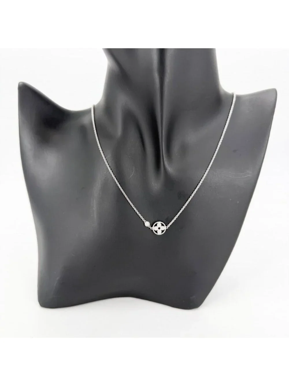 Louis Vuitton Necklace Monogram Idylle Star 18k WG 750 White Gold Diamond